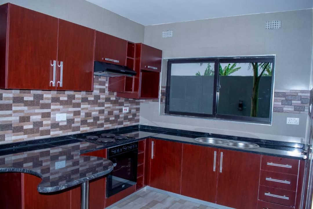 Royal Suites Apartments Лусака Экстерьер фото