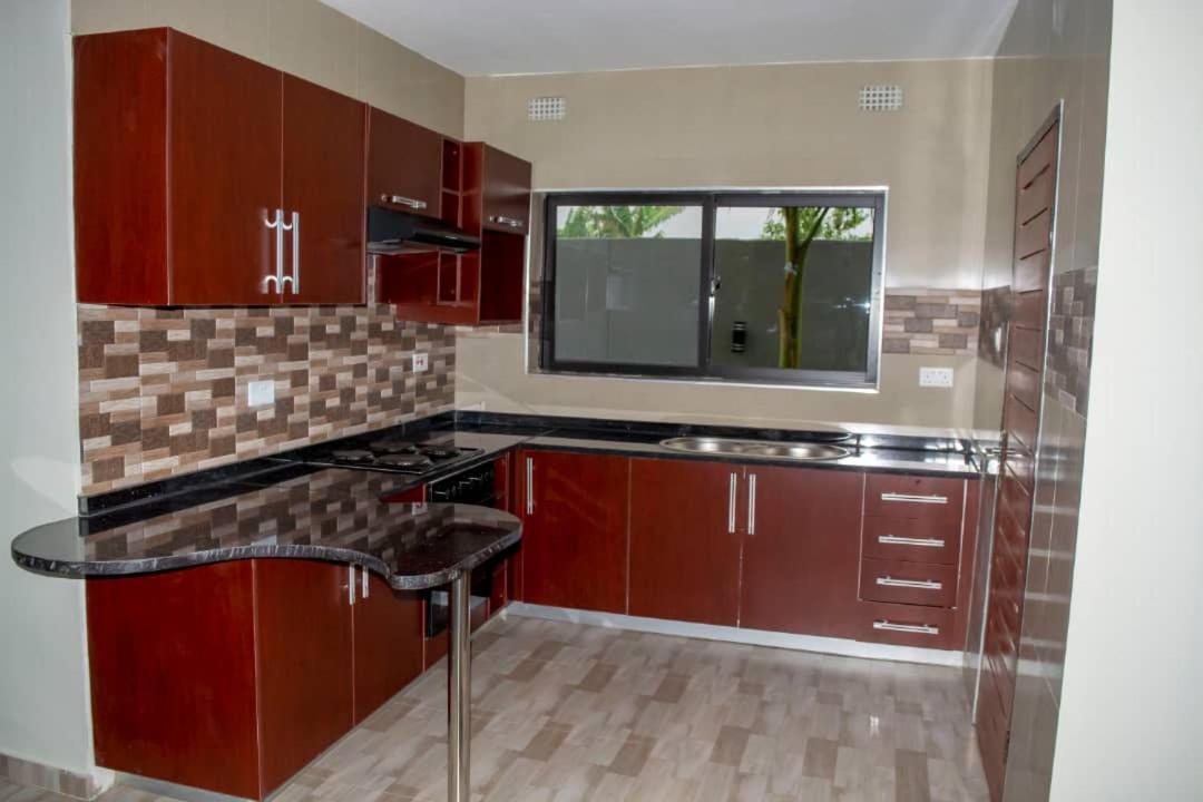 Royal Suites Apartments Лусака Экстерьер фото