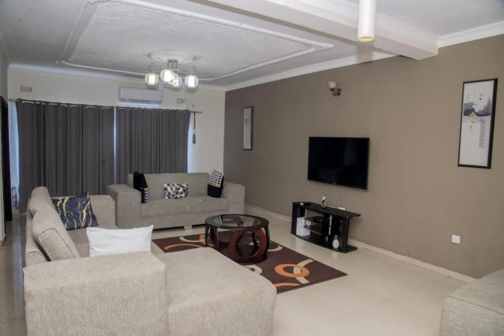 Royal Suites Apartments Лусака Экстерьер фото