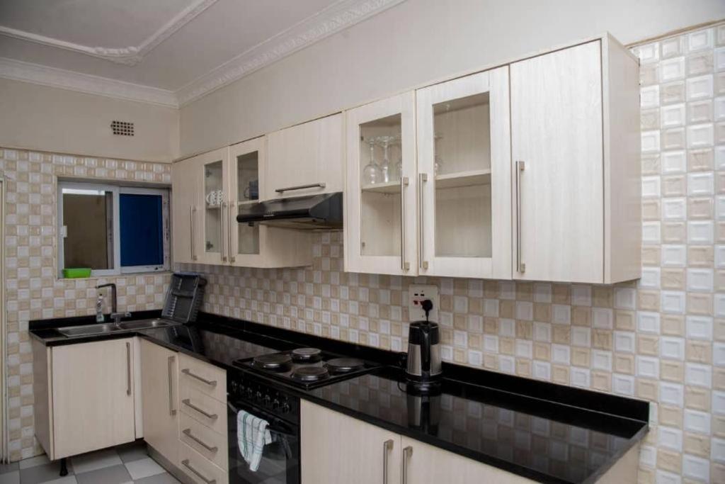 Royal Suites Apartments Лусака Экстерьер фото
